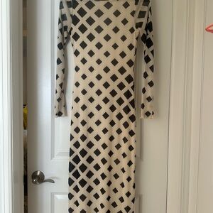 Find me now black and white dress! Body con long sleeve!